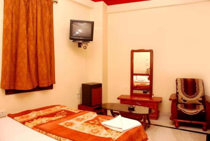 בהופאל Oyo 27711 Hotel Evergreen Residency מראה חיצוני תמונה